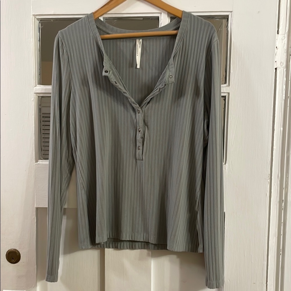 ANTHROPOLOGIE Gray Long Sleeve Women's L Henley Top